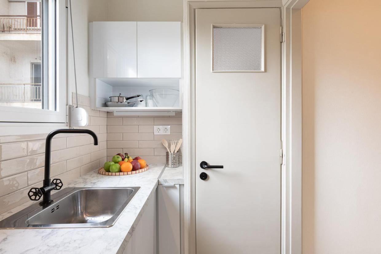 אתונה Studio With Sunny Balcony In Exarcheia מראה חיצוני תמונה